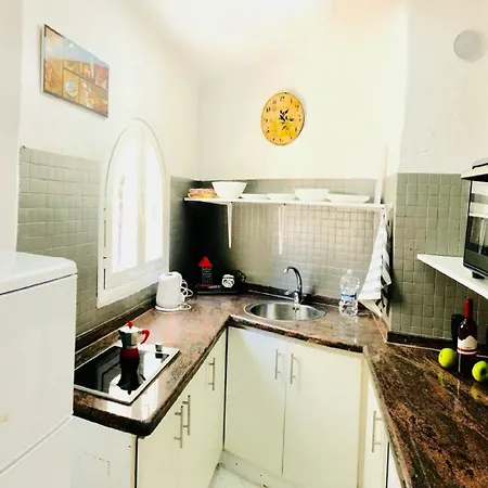 Marebello House Americas 아파트 아로나