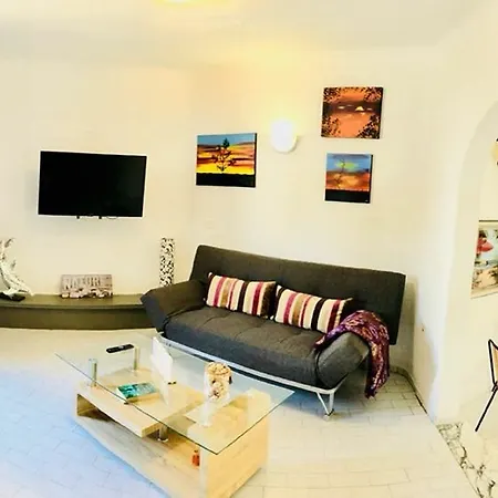 Marebello House Americas 아파트 아로나